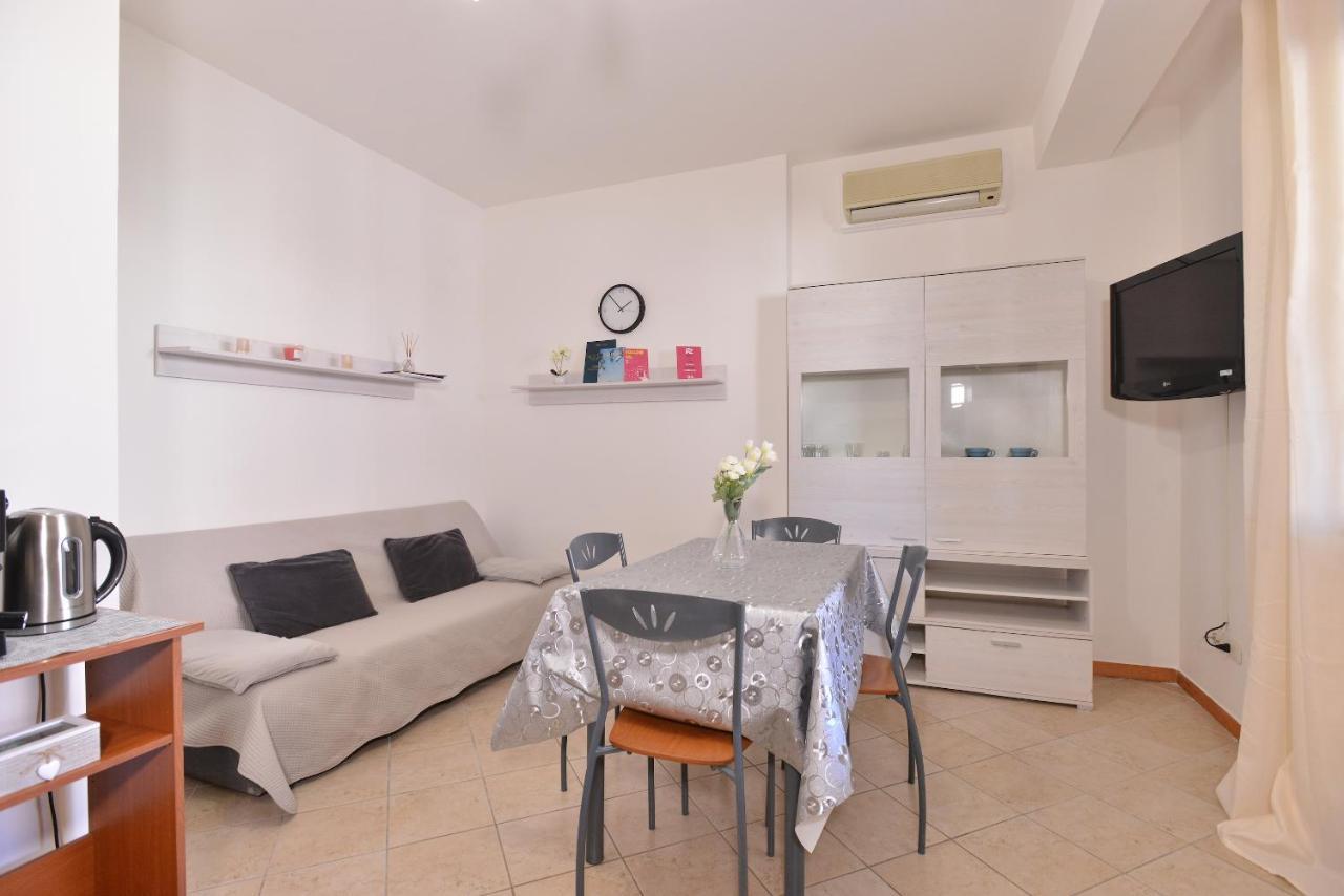 Izzhome Blue Sea Pula Exterior foto